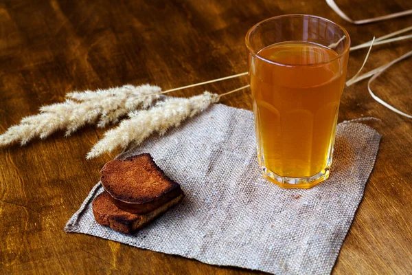 Ainda Vida Com Pão Caseiro Kvass Com Pão Centeio Preto — Fotografia de Stock