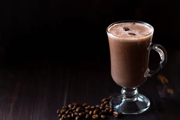 Tazza Caffè Cannella Bastoncini Con Fagioli Bicchiere Cappuccino Con Panna — Foto Stock