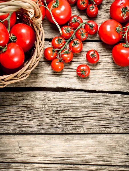 Ripe Tomatoes Basket Wooden Background — Stock Photo, Image