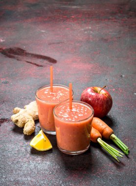 Meyve yüzlü gözlük. Rustik arka plan üzerinde.