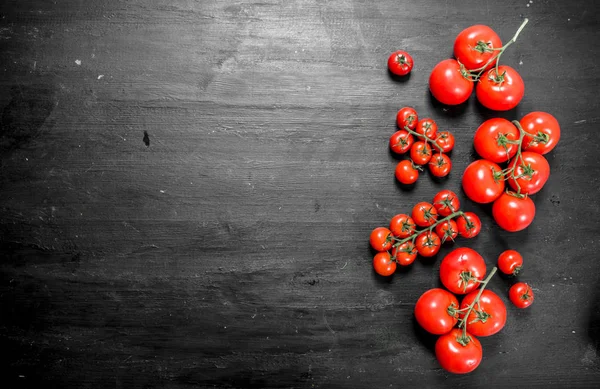 Tomates Frescos Maduros Fundo Preto — Fotografia de Stock