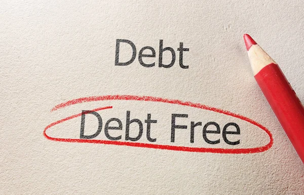 债务自由文本盘旋在债务以下红色铅笔 — 图库照片