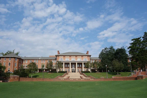 Raleigh Usa 2018 Campus Universidade Estadual Frente Prédio 1911 — Fotografia de Stock