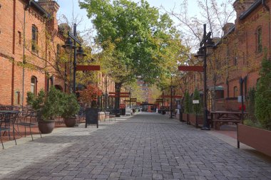 Durham, NC eski tütün ambarlardan perakende mağazaları bir yaya alışveriş dönüştürülür                               