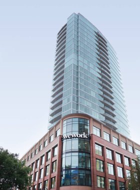 Durham, Nc/Amerika Birleşik Devletleri - 10-23-2018: One şehir şehir merkezinde Durham, çalışma alanı ve lüks daireler ortak bir Wework içeren yapı Center