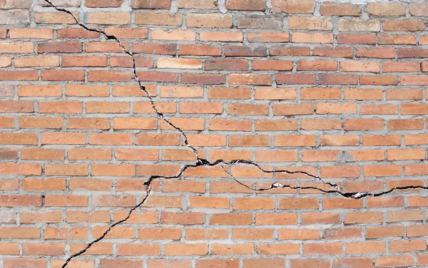 Bâtiment Brique Avec Fondation Fissurée — Photo