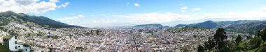 Quito Ekvador üzerinden El Panecillo, şehir manzaralı panoramik görünüm                               