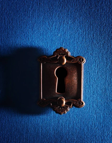 Vintage Lock Een Blauwe Geborsteld Oppervlak — Stockfoto