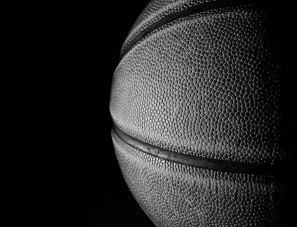 Primer Plano Una Pelota Baloncesto Blanco Negro Sobre Fondo Negro — Foto de Stock