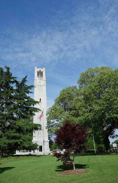 NC State University campus torre sino em Raleigh — Fotografia de Stock