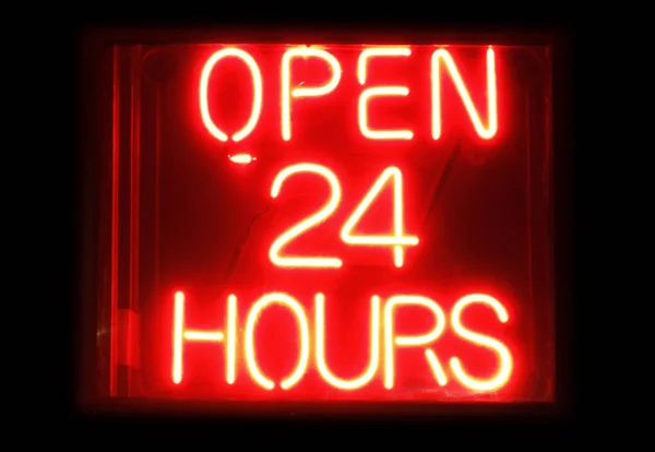 24 時間オープンのネオンサイン — ストック写真