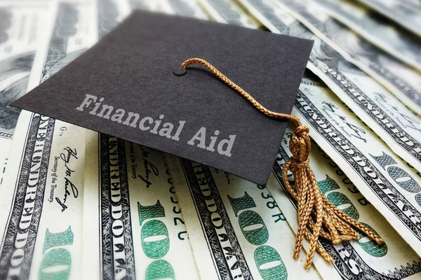 Financial Aid graduation cap on money — Stock Photo, Image