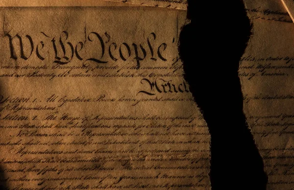 The US Constitution ripped in half — Stock Photo, Image