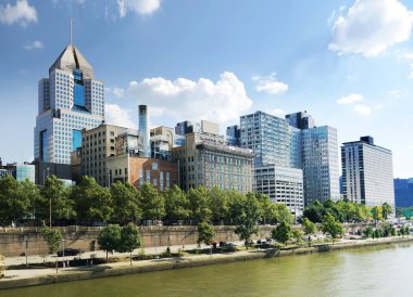 Şehir merkezindeki Pittsburgh manzarası