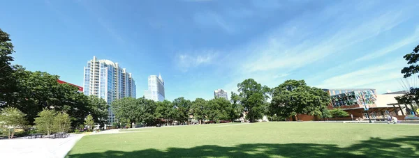 Widok Centrum Raleigh Budynków Moore Square Popularny Park Publiczny — Zdjęcie stockowe