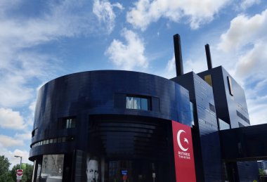 MINNEAPOLIS, MN / USA - 7-09-2018: Minneapolis şehir merkezindeki Guthrie Tiyatrosu 
