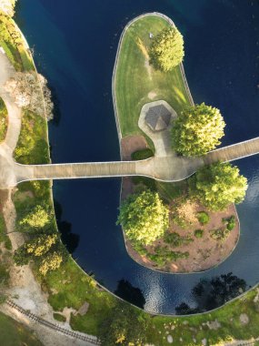 Pullen Park 'taki gölün havadan görünüşü, Raleigh North Carolina şehir merkezi yakınlarında.