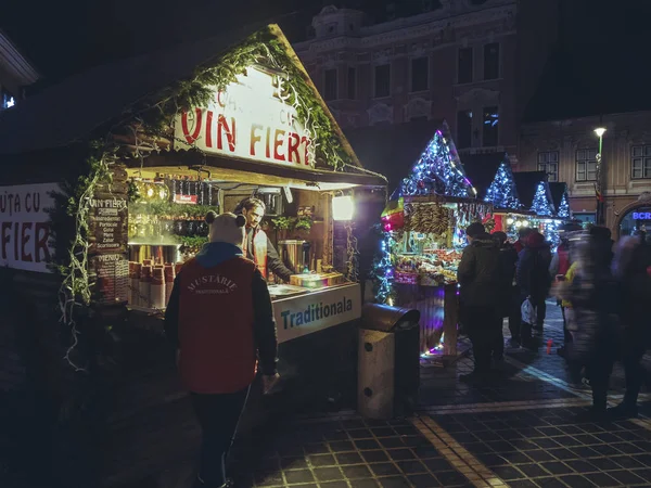 Brasov Rumunsko Prosince 2018 Turisté Vánoční Jarmark Náměstí Rady Přijďte — Stock fotografie