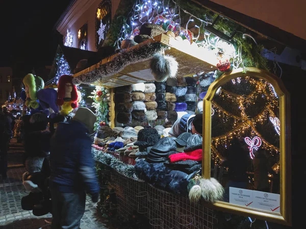 Brasov Romania December 2018 Tourists Come Christmas Fair Council Square — Stock Photo, Image