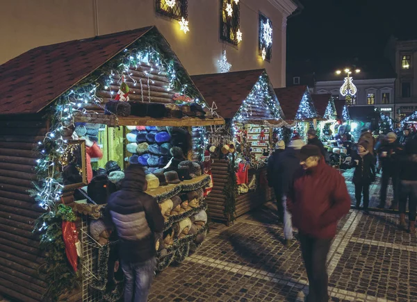 Brasov Romania Dicembre 2018 Turisti Vengono Alla Fiera Natale Piazza — Foto Stock
