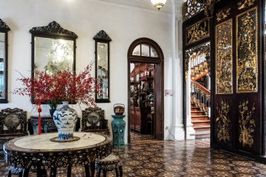 Penang, Malezya - 21 Aralık 2019: George Town 'daki İçişleri Pinang Peranakan Konağı (Baba-Nyonya Kültürü).