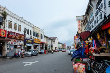 Penang, Malezya - 19 Aralık 2019: George Town 'daki eski sokaklar ve mimari).