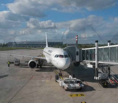 Paris, Fransa - Mayıs 2015 yaklaşık: Air France Airbus A320 hazır Paris Charles De Gaulle Havaalanı'nda yatılı için