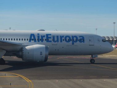 Madrid, İspanya - Ekim 2017 yaklaşık: Aireuropa uçak taksi sırasında