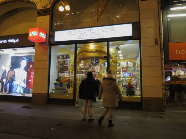 Prague, Çek Cumhuriyeti - yaklaşık Aralık 2017: Lego marka mağaza