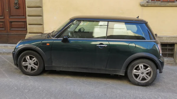 Arezzo Itália Circa Abril 2016 Carro Verde Escuro Mini Cooper — Fotografia de Stock