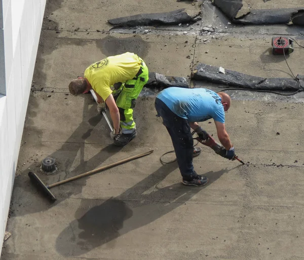 Goteburg Suecia Circa Agosto 2017 Trabajadores Obras Construcción Cortan Suelo — Foto de Stock