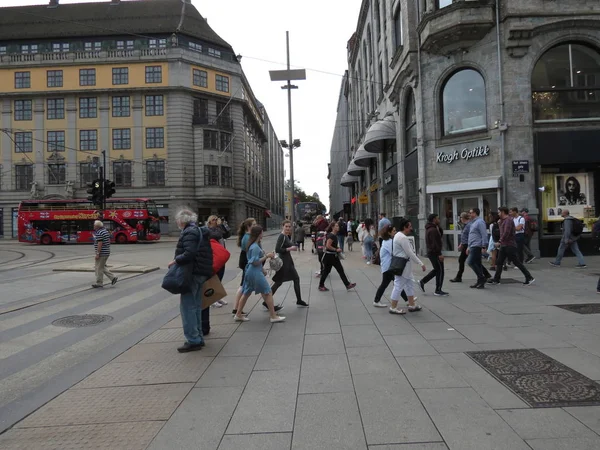 Oslo Norwegia Circa Sierpnia 2017 Ludzie Ulicy Centrum Oslo — Zdjęcie stockowe