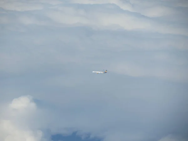 Μαδρίτη Ισπανία Circa Οκτωβρίου 2017 Condor Αεροσκάφη Περιβάλλεται Από Σύννεφα — Φωτογραφία Αρχείου