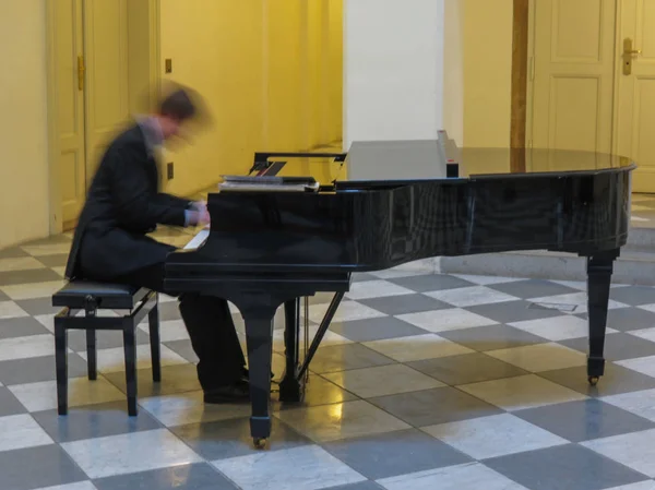 Prága Cseh Köztársaság Circa 2015 Március Azonosítatlan Zongorista — Stock Fotó