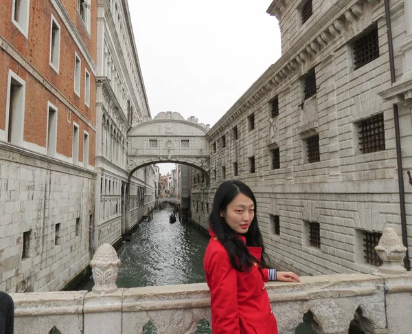 Venecia Italia Circa Marzo 2018 Turista Asiático Identificado Posando Para — Foto de Stock