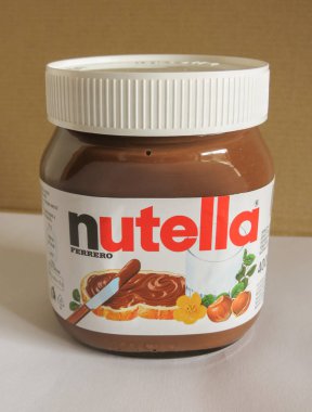 Roma, İtalya - Şubat 2015 yaklaşık: Nutella kavanozu Ferrero Nutella en iyi bilinen İtalyan ürünleri için birkaç on yıl dünya çapında biri olmuştur