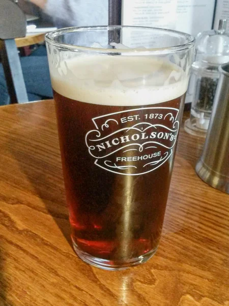 Edinburgh Circa August 2015 Pint British Ale Beer Glass Nicholson — Stock Photo, Image