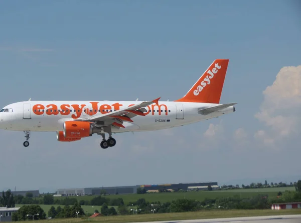 Prague Czech Republic Circa June 2016 Easyjet Airbus A319 Landing — Stock Photo, Image