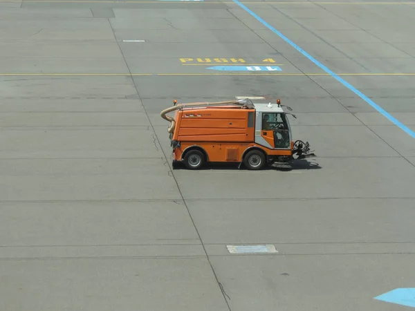 Praga Czechy Około Lipca 2016 Street Sweeper Czyszczenia Pojazdu Bucher — Zdjęcie stockowe