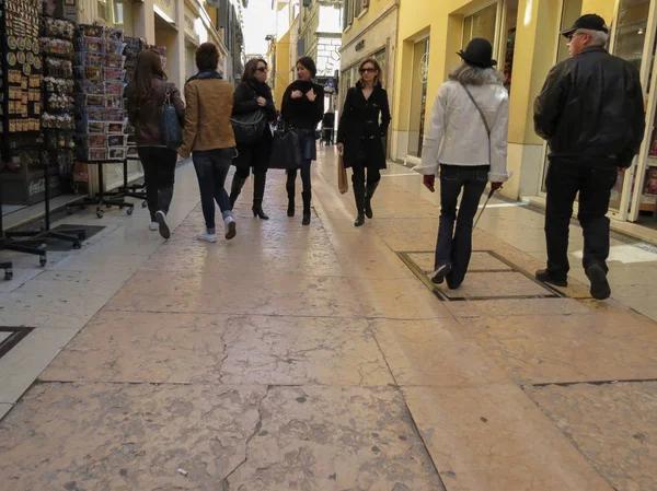 Verona Italien Circa Mars 2013 Människor Promenera Själva Centrum — Stockfoto