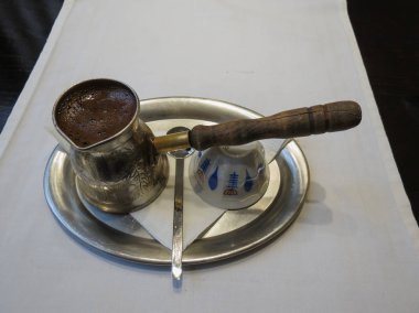 Lübnan kahve kavanoz ve masada Kupası