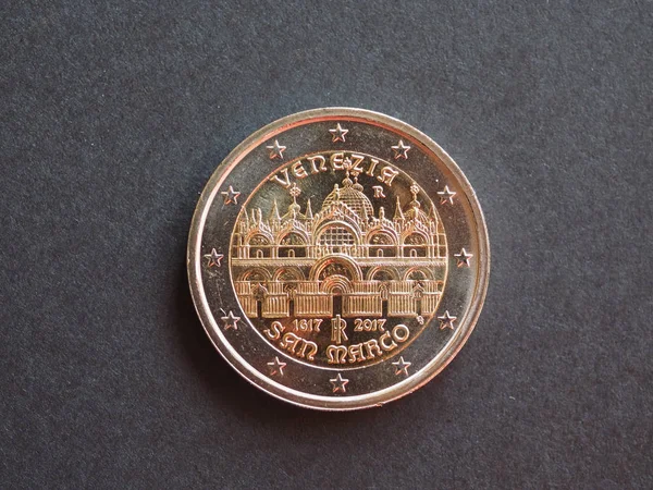 2欧洲货币 Eur 欧共体的货币 纪念硬币显示圣马克大教堂在威尼斯 威尼斯 大教堂 — 图库照片