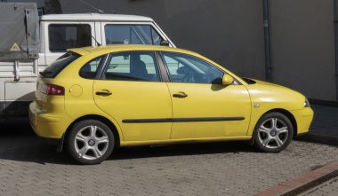 Bratislava, Slovakya - Mayıs 2018 yaklaşık: sarı Seat Ibiza araba