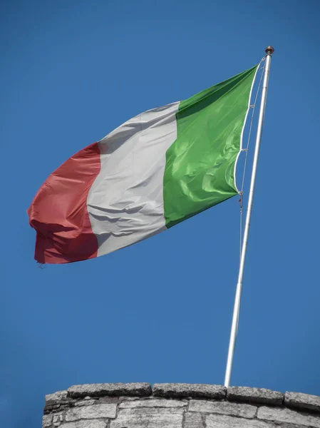 Bandeira Italiana Topo Uma Torre Antiga — Fotografia de Stock