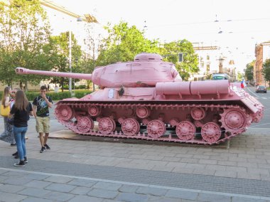 Brno, Çek Cumhuriyeti - Mayıs 2017 yaklaşık: pembe tank, tartışmalı parça çek sanatçı David Cerny tarafından 1991 yılında yayımlanan