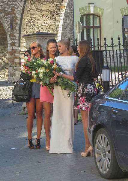 Tallinn Estland März 2017 Elegant Gekleidete Menschen Bei Einer Graduiertenfeier — Stockfoto