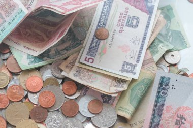 Avrupa'dan, özellikle de Euro sikke ve diğer ülkeler Macaristan, Sırbistan, Hindistan gibi karışık para birimi