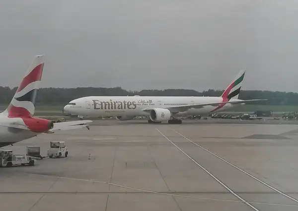 Vídeň Vídeň Rakousko Cca Říjen 2015 Letadla Emirates Airlines Dráze — Stock fotografie