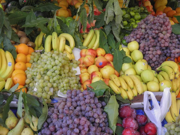 Roma Italia Circa Septiembre 2011 Diferentes Tipos Fruta Mostrador Mercado — Foto de Stock