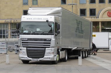 Edinburgh, İngiltere - yaklaşık Ağustos 2015: Uzun kamyon kamyon ve römork ile